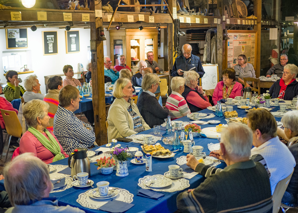 Edmund Teuber erzählt im Heimathaus